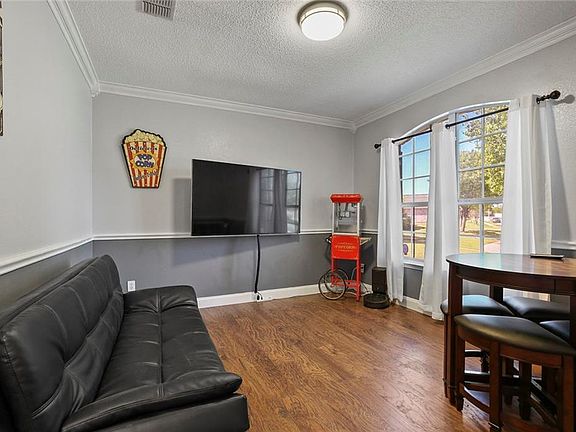 4th image of 203 Deerfield Ct