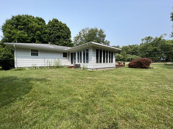 3rd image of 9114 Pinebrook Dr