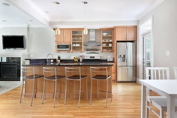 1st image of 46 Pleasant St #1