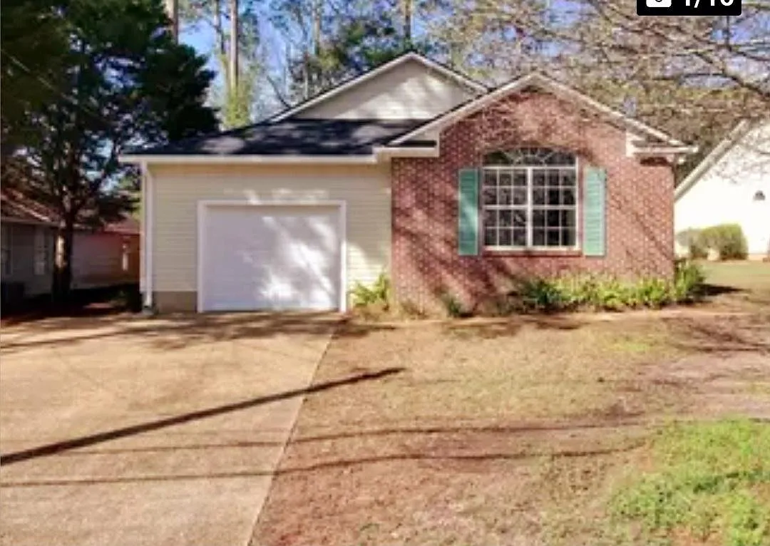 3 bed, 1289 sqft, $2,000 — Photo 1