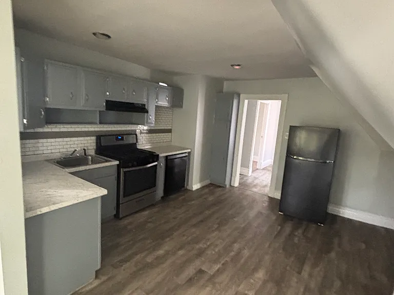 547 W Ferry St #5 — Photo 2