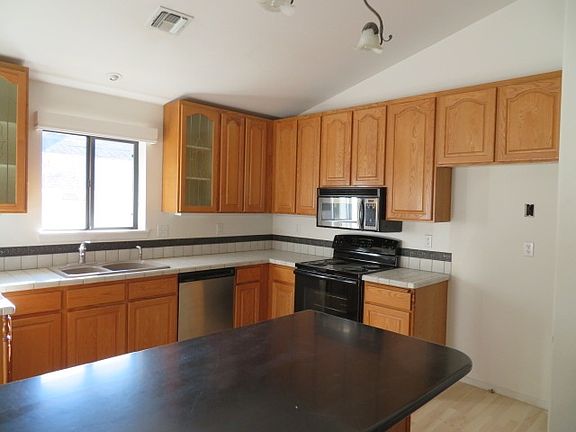 4th image of 808 South St