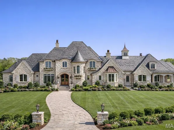 310 Wardenburg Farms Dr, Chesterfield, MO 63005