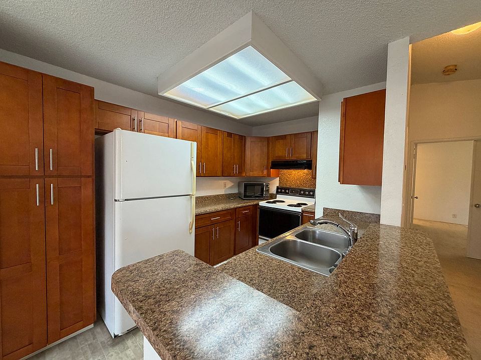 1st image of 528 Mananai Pl #16U