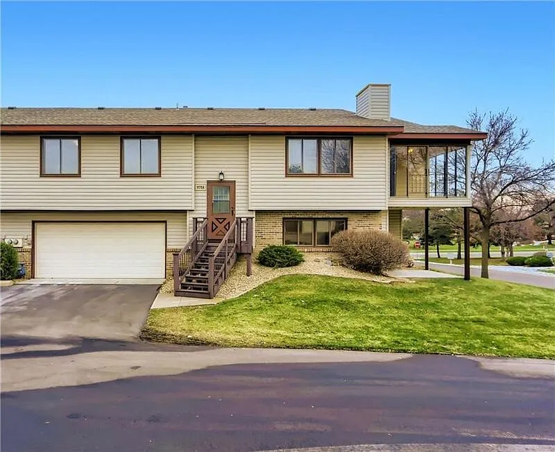 3 bed, 2.0 bath, 1133 sqft, $2,395 — Photo 1