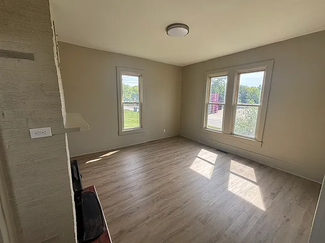 2 bed, 795 sqft, $1,000 — Photo 2