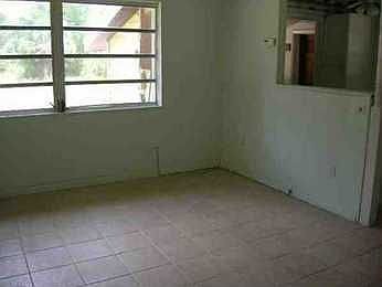2nd image of 713 SE 9th Cir S