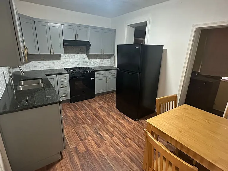 4214 N Darien St — Photo 5