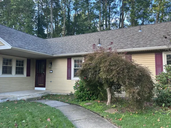 7 Wisina Ct W, Medford, NJ 08055