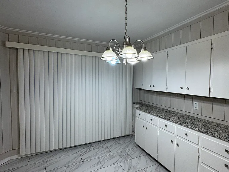 13 Gregory Ln — Photo 8