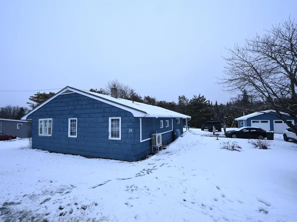 26 Terence Bay Rd, Whites Lake, NS B3T 1W4