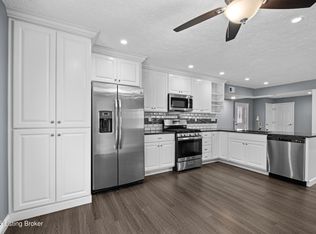 3920 Riveroaks Ln, Louisville, KY