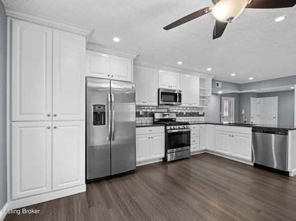 3920 Riveroaks Ln, Louisville, KY 40241