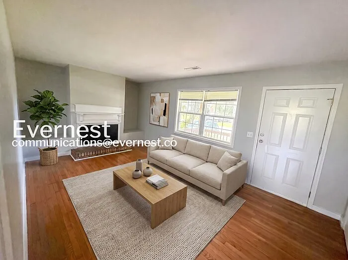 3318 Bonds Ave — Photo 2