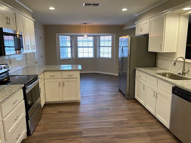 1402 Center Dr — Photo 3