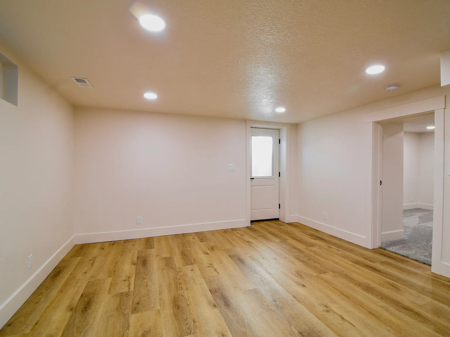2 bed, 966 sqft, $2,000 — Photo 3