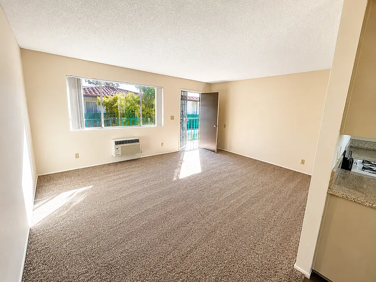 948 E Chase Ave — Photo 11