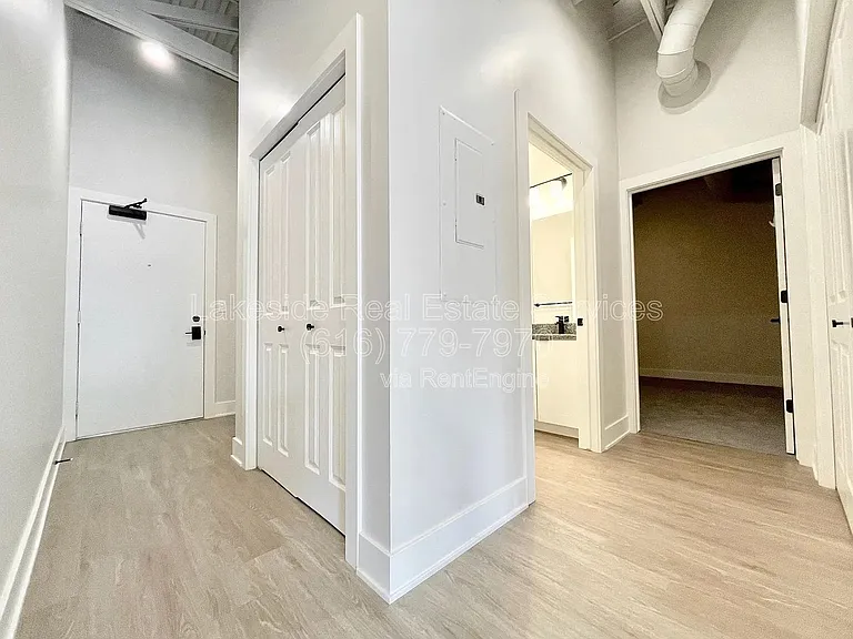 708 Wealthy St SE #H — Photo 16