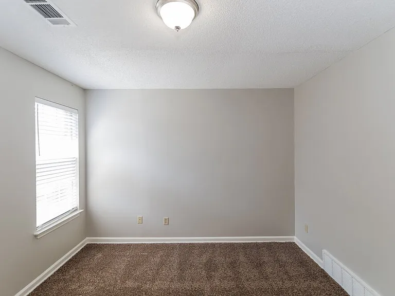 1262 Breezy Valley Dr — Photo 13