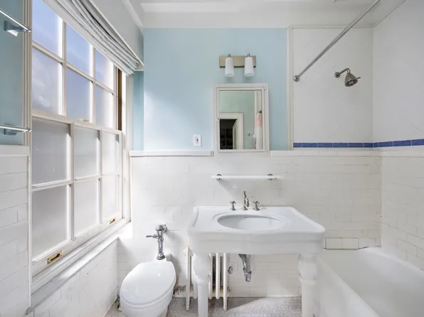 137 East 66th Street image 13 of 17