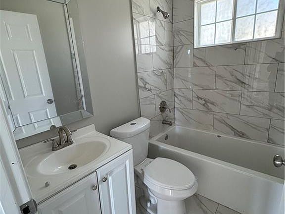 5th image of 9009 Fig St