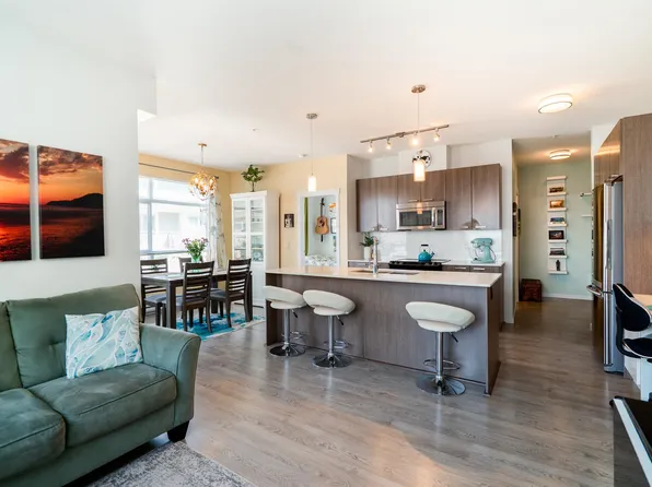 617 Smith Ave #215, Coquitlam, BC V3J 0C3