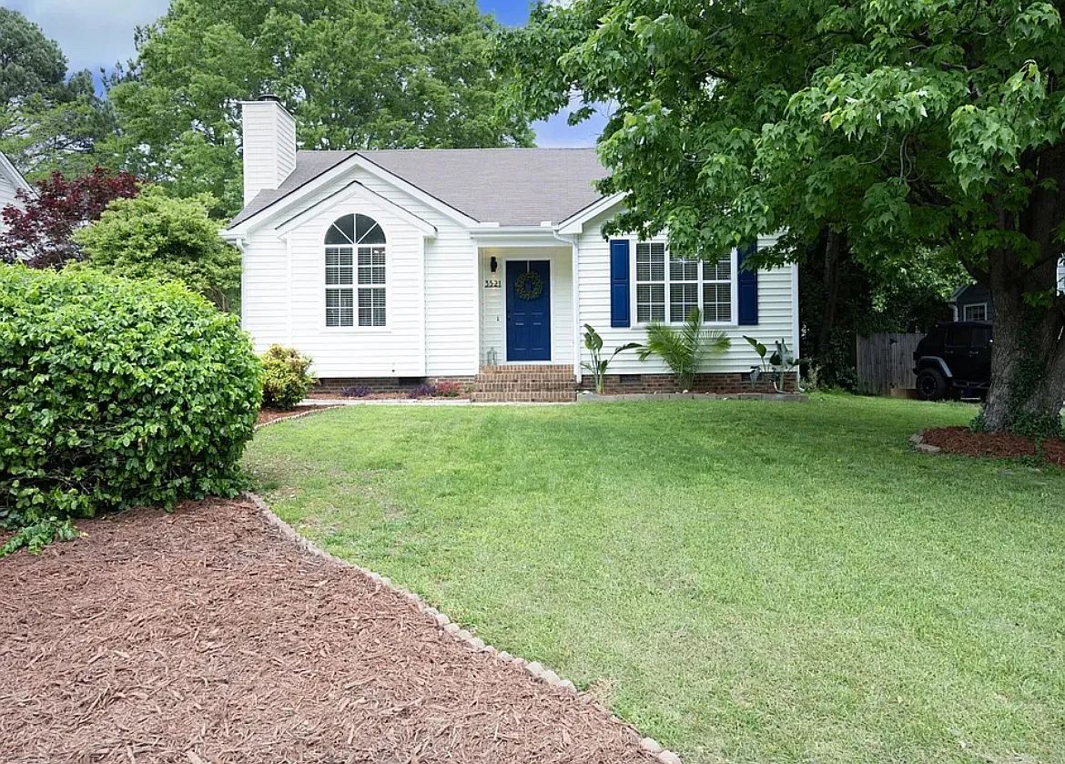 3 bed, 1337 sqft, $900 — Photo 1