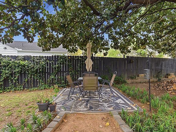 5th image of 209 Bleckley Ave