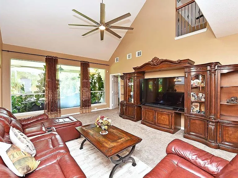 22121 Atwater Canyon Ln — Photo 6