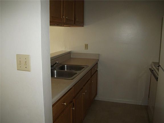 3rd image of 533 W Ocean View Ave APT 13