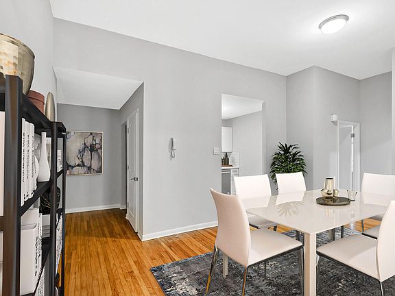 4th image of 1023 Spruce St #6813855b9