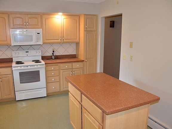 2nd image of 2202 River Hills Dr