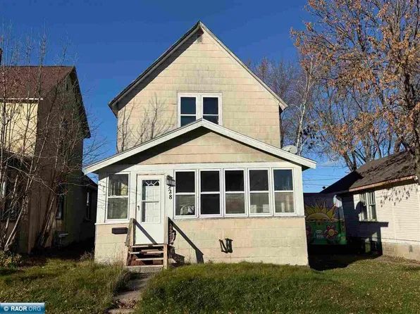 228 4th St NW, Chisholm, MN 55719
