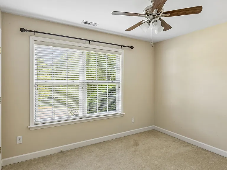 2601 Danbury Cir — Photo 25