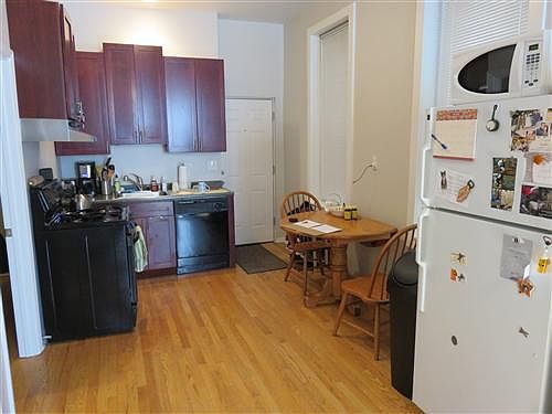 3rd image of 1344 N Bosworth Ave #1W