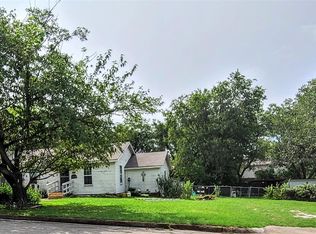 420 Throckmorton St, Weatherford, TX 76086