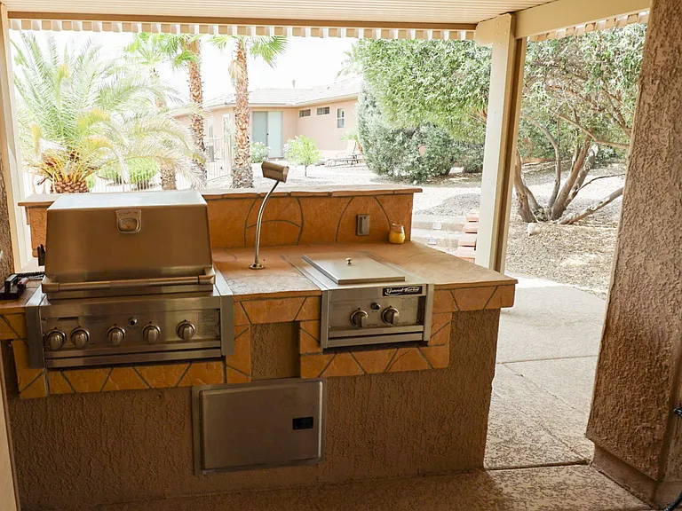 Built in outdoor grill