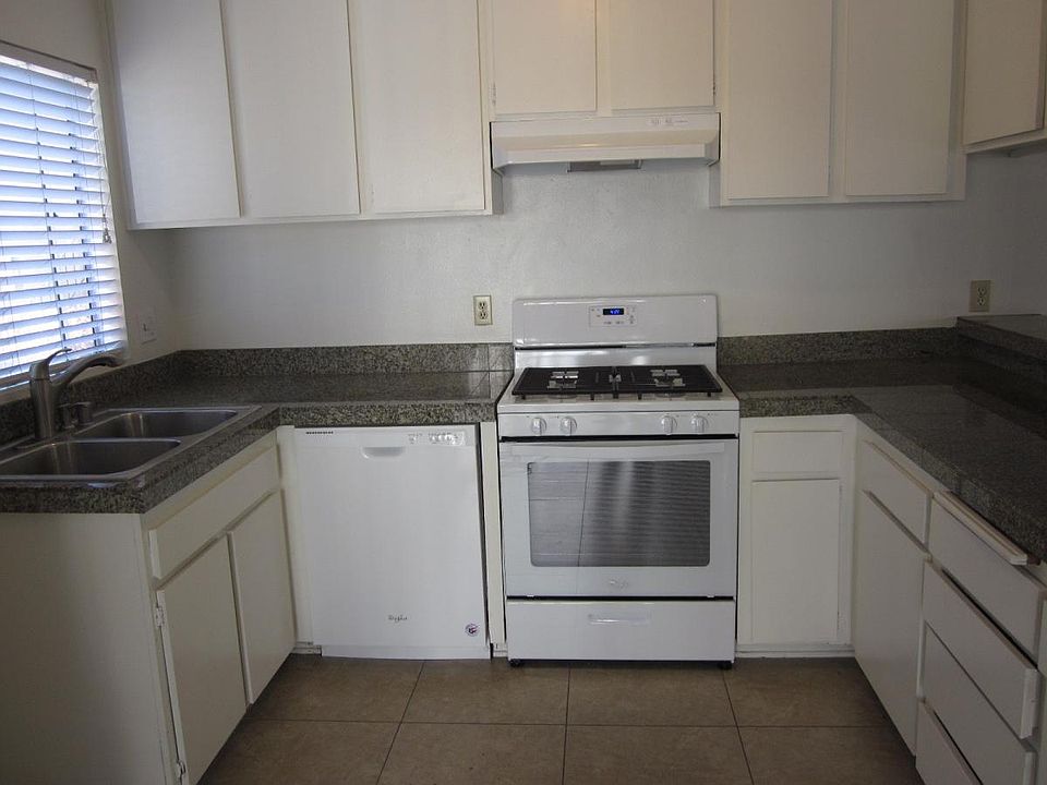 kitchen overall vew