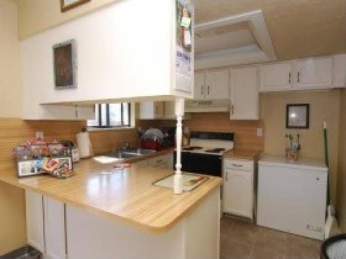 Bright Cheery Kitchen