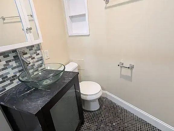 4th image of 77 Whitney Ave #4
