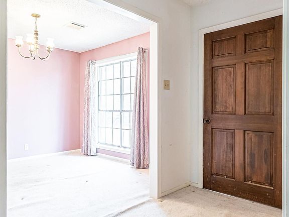 4th image of 113 Jennifer Ln