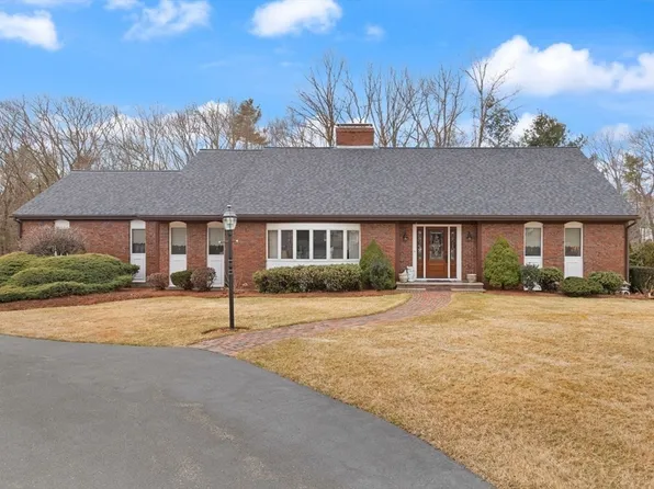 5 Magnolia Dr, Lynnfield, MA 01940