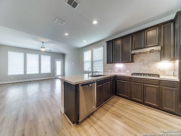 3rd image of 110 CLARENDON