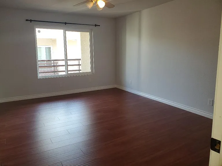 10119 Pinewood Ave — Photo 12