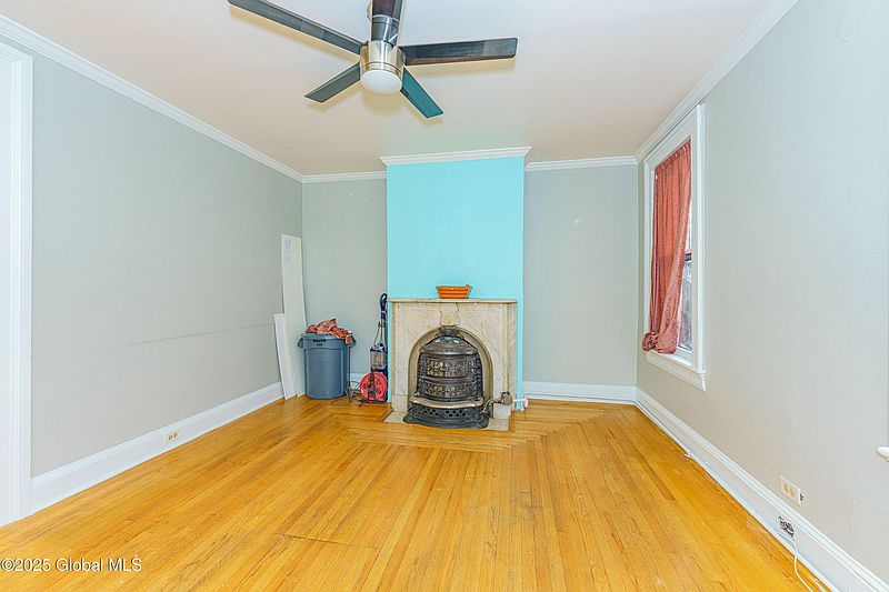 4th image of 213 Jay Street