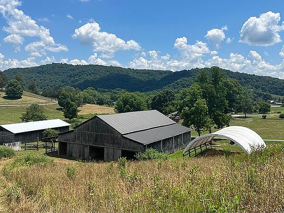 3rd image of 202 Eidson Ln