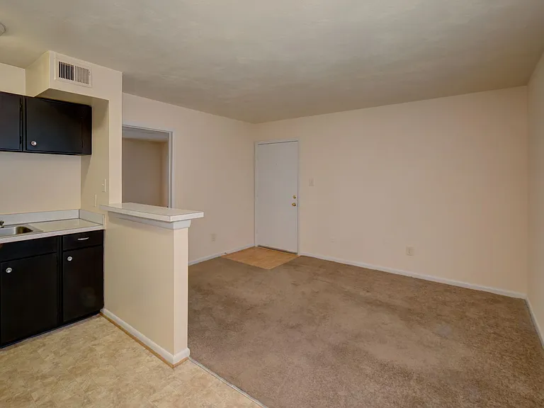 Vantage Apartments — Photo 6