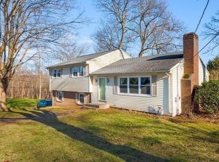 14 Oak Bluff Cir, East Longmeadow, MA 01028