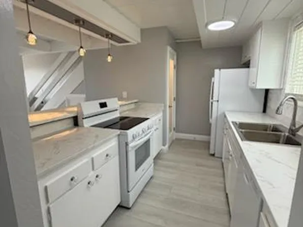 Harbor, 1311 Harbor Blvd APT 5, Oxnard, CA 93035