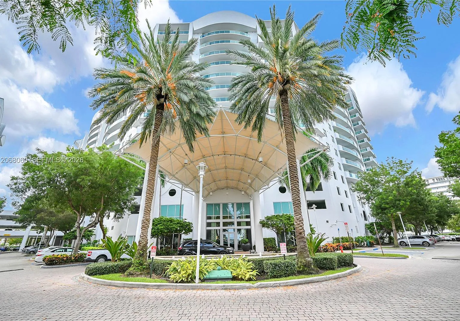 360 Condo A — Photo 3